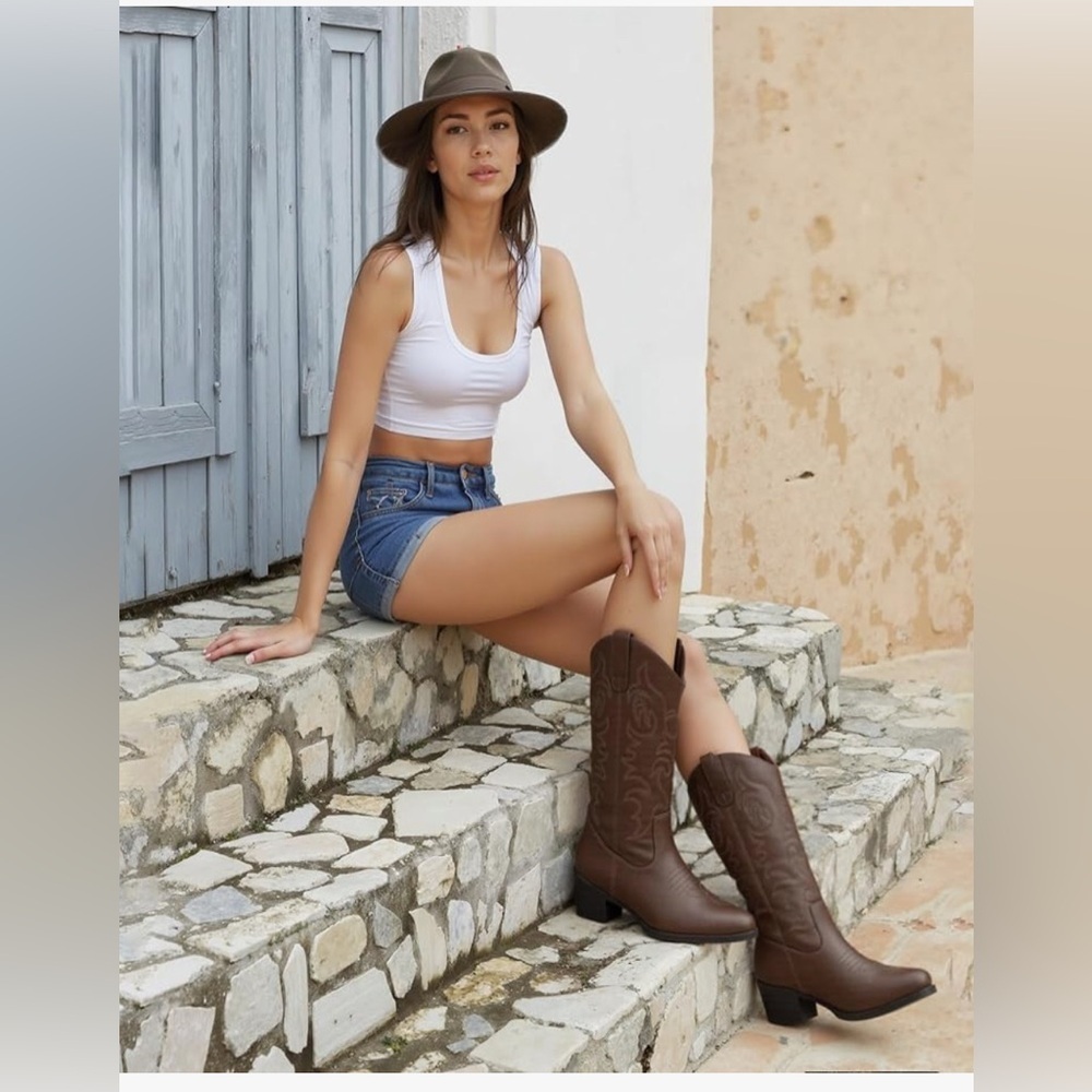 White Sweater and Navy Skirt with Brown Boots New The Box Alittle Damage - Picture 4 of 7